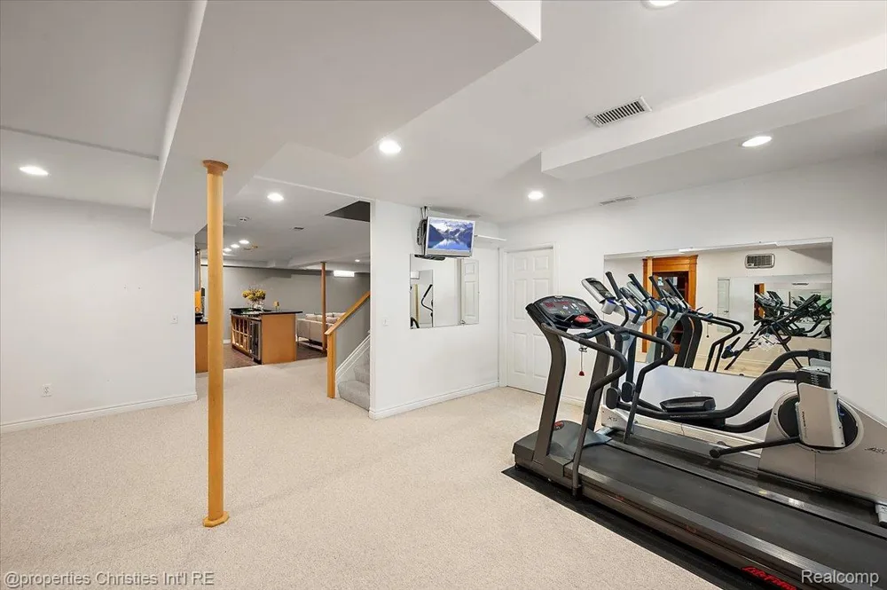 2010 Northlawn Boulevard Birmingham City, MI 48009