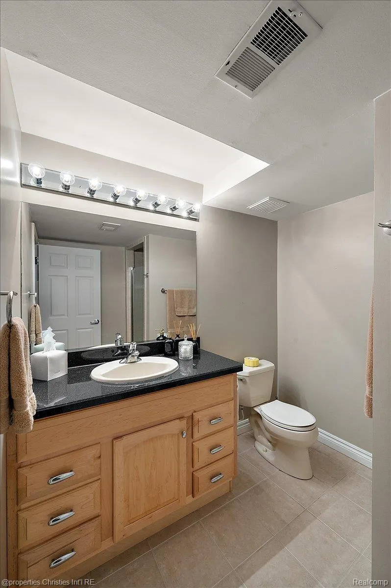 2010 Northlawn Boulevard Birmingham City, MI 48009