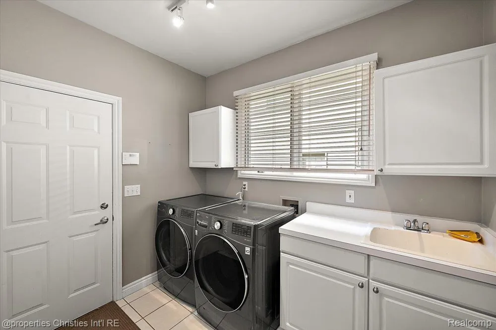 2010 Northlawn Boulevard Birmingham City, MI 48009