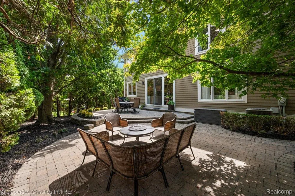 2010 Northlawn Boulevard Birmingham City, MI 48009