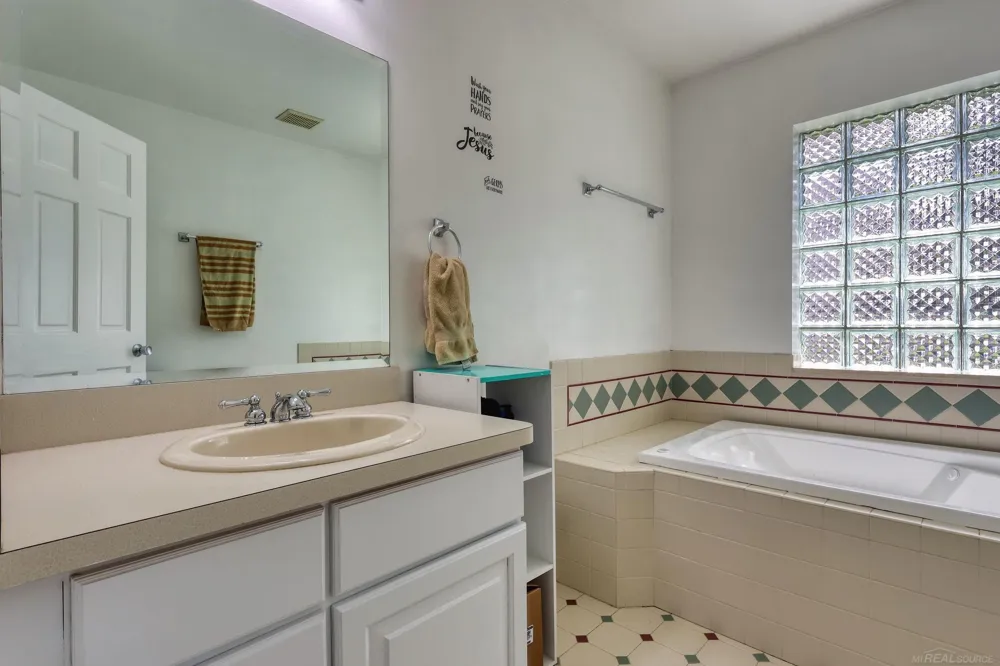47641 Beacon Square Drive Macomb Township, MI 48044