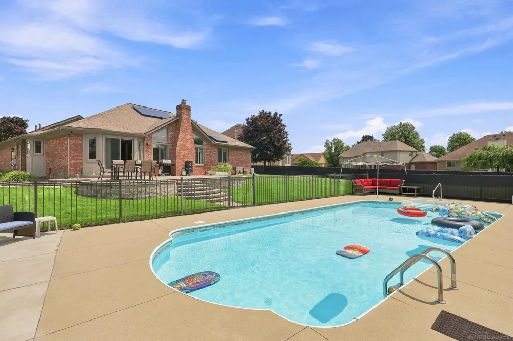 47641 Beacon Square Drive Macomb Township, MI 48044