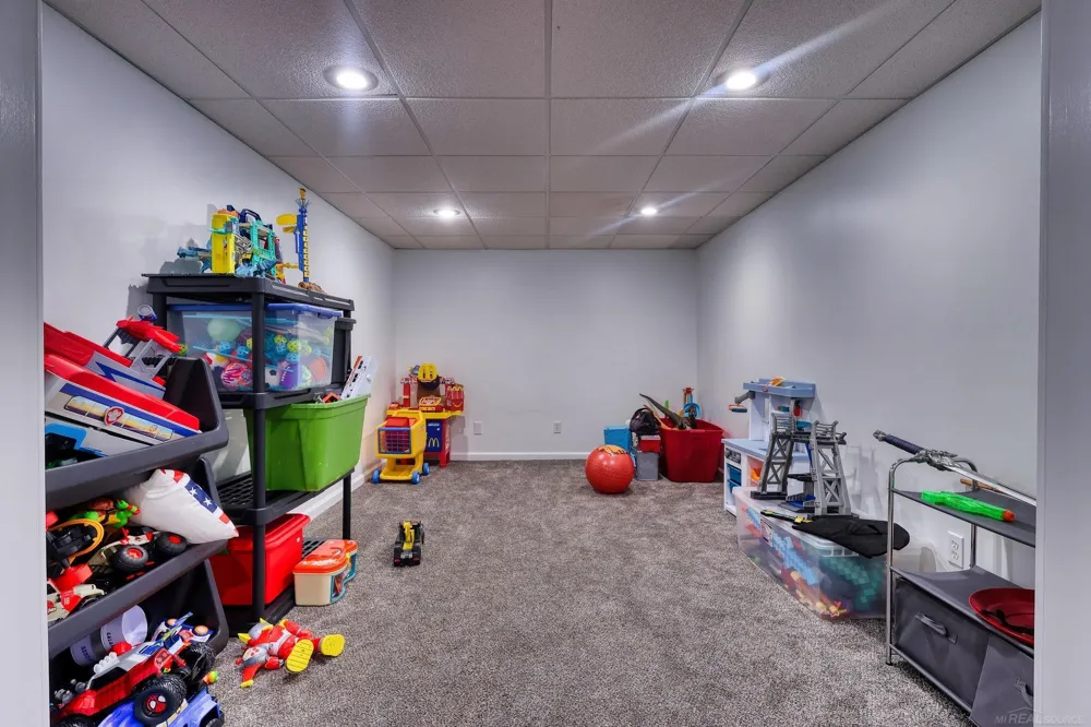 47641 Beacon Square Drive Macomb Township, MI 48044