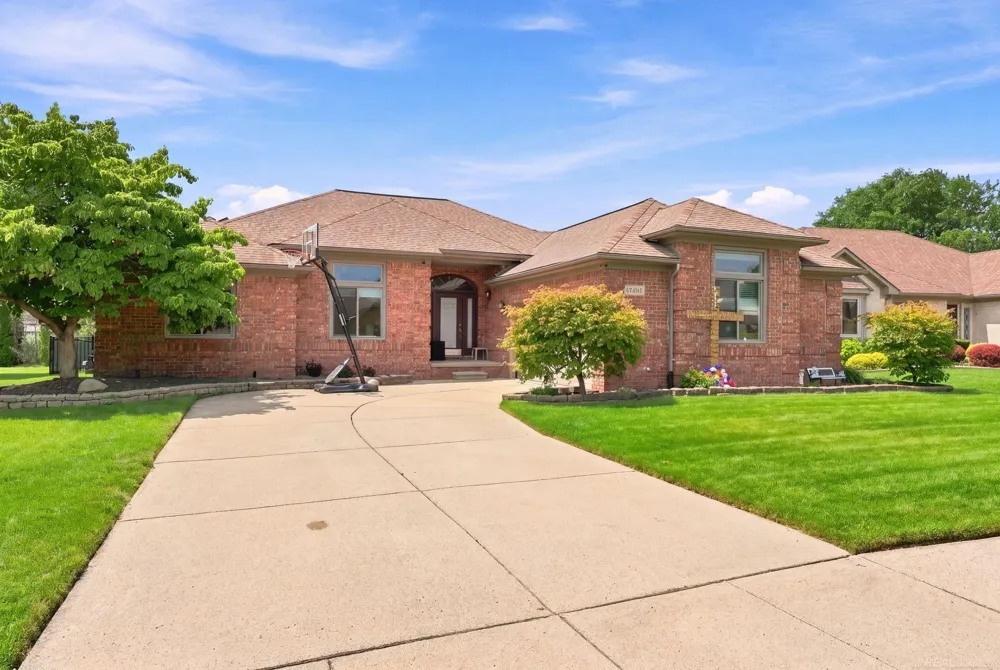 47641 Beacon Square Drive Macomb Township, MI 48044