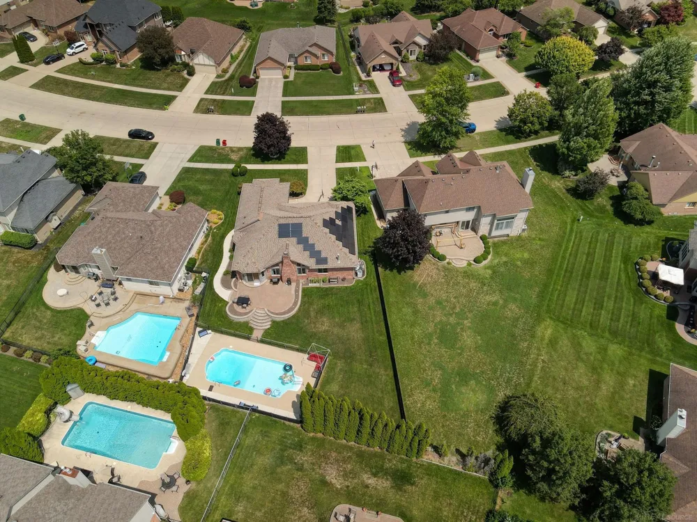 47641 Beacon Square Drive Macomb Township, MI 48044