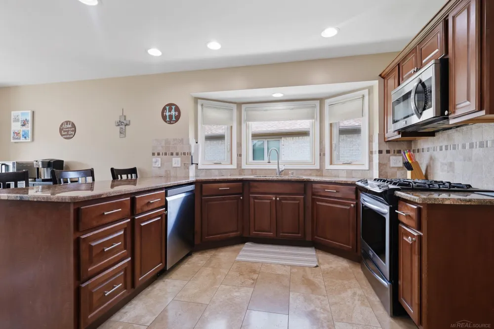 47641 Beacon Square Drive Macomb Township, MI 48044