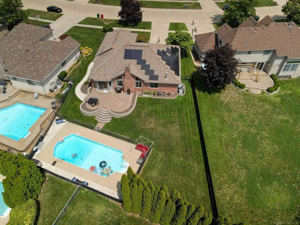 47641 Beacon Square Drive Macomb Township, MI 48044