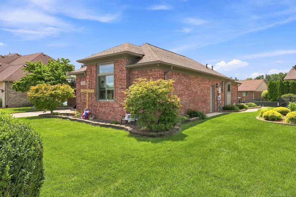 47641 Beacon Square Drive Macomb Township, MI 48044