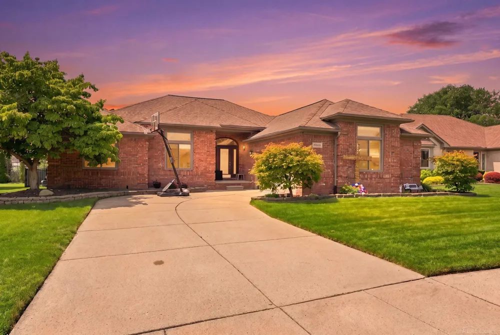 47641 Beacon Square Drive Macomb Township, MI 48044