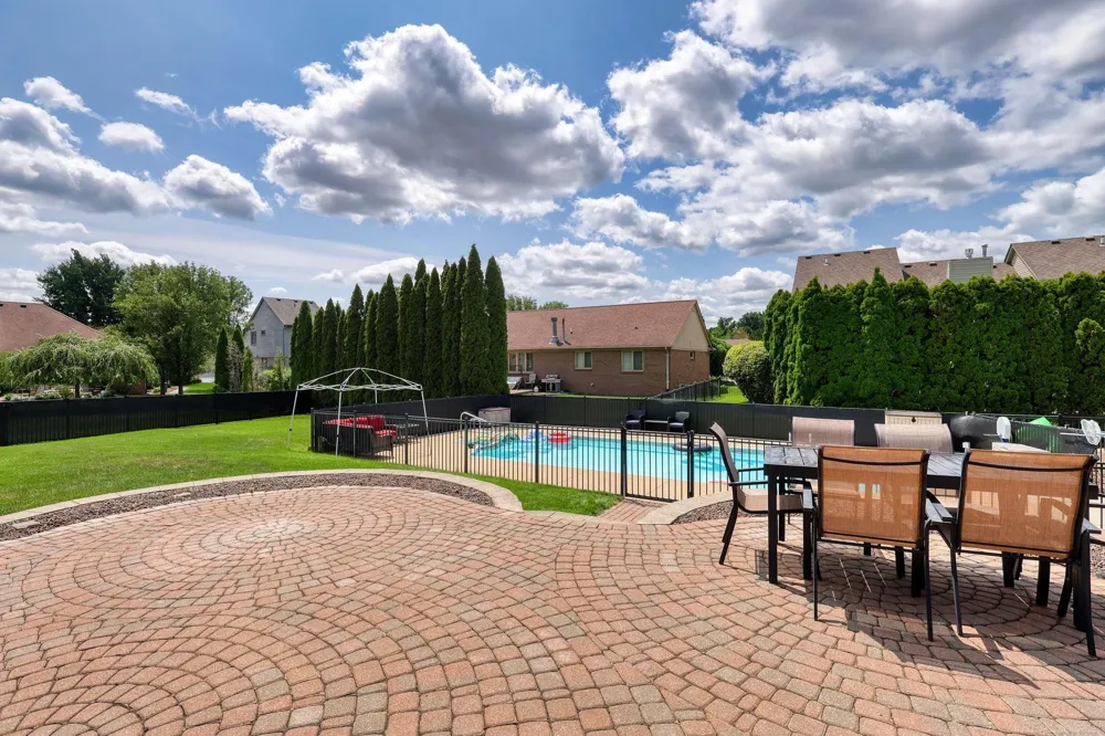 47641 Beacon Square Drive Macomb Township, MI 48044
