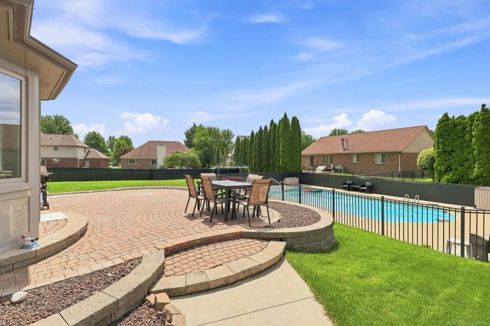 47641 Beacon Square Drive Macomb Township, MI 48044