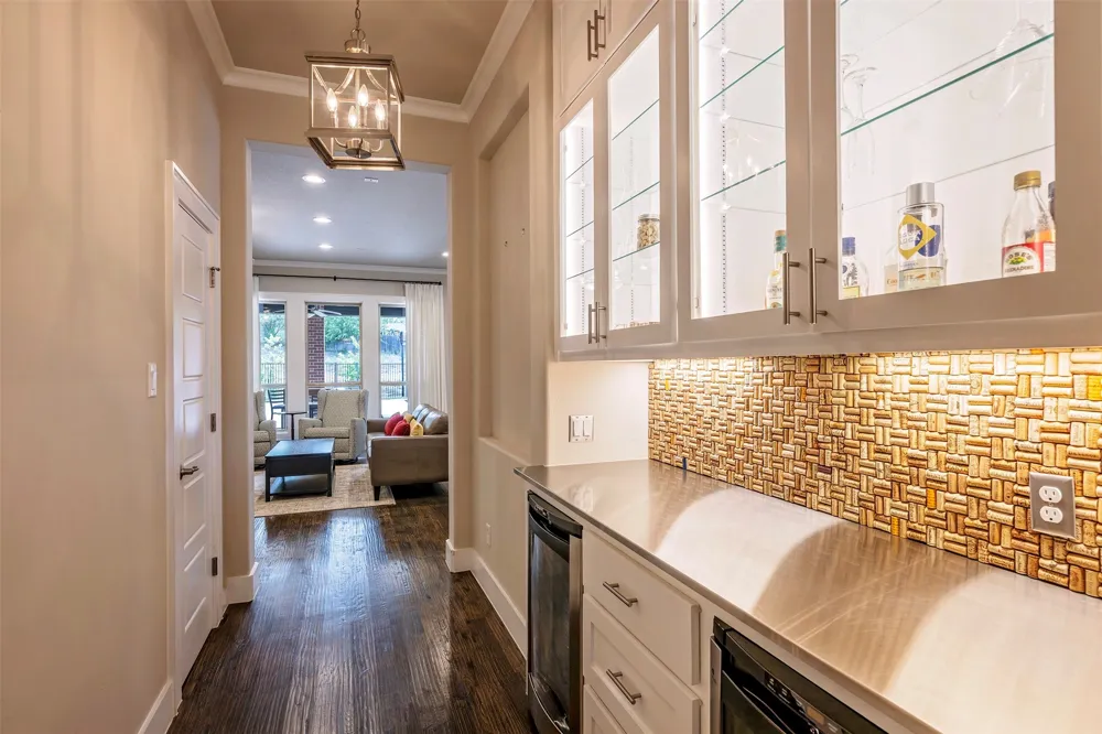 4009 Brookdale Road Benbrook, TX 76116
