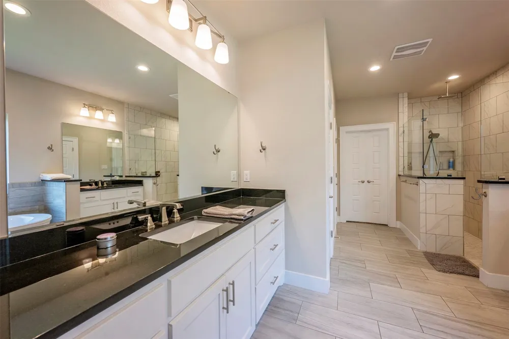 4009 Brookdale Road Benbrook, TX 76116