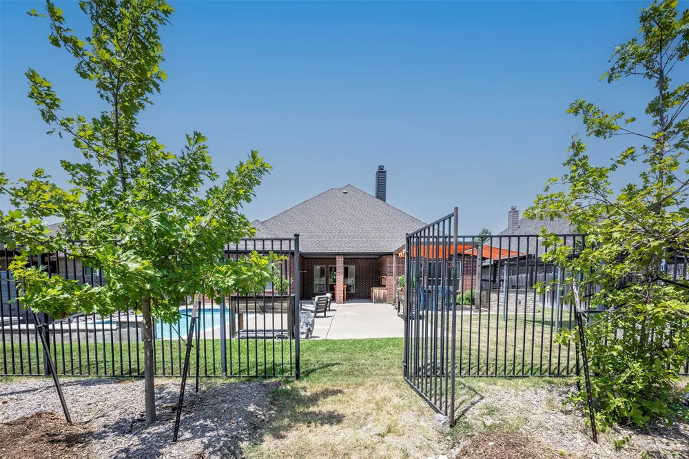 4009 Brookdale Road Benbrook, TX 76116