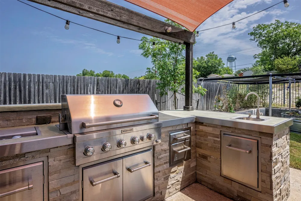 4009 Brookdale Road Benbrook, TX 76116