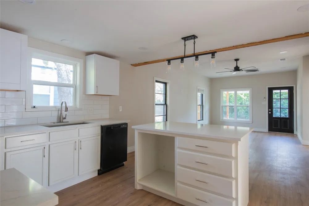 311 Throckmorton Weatherford, TX 76086