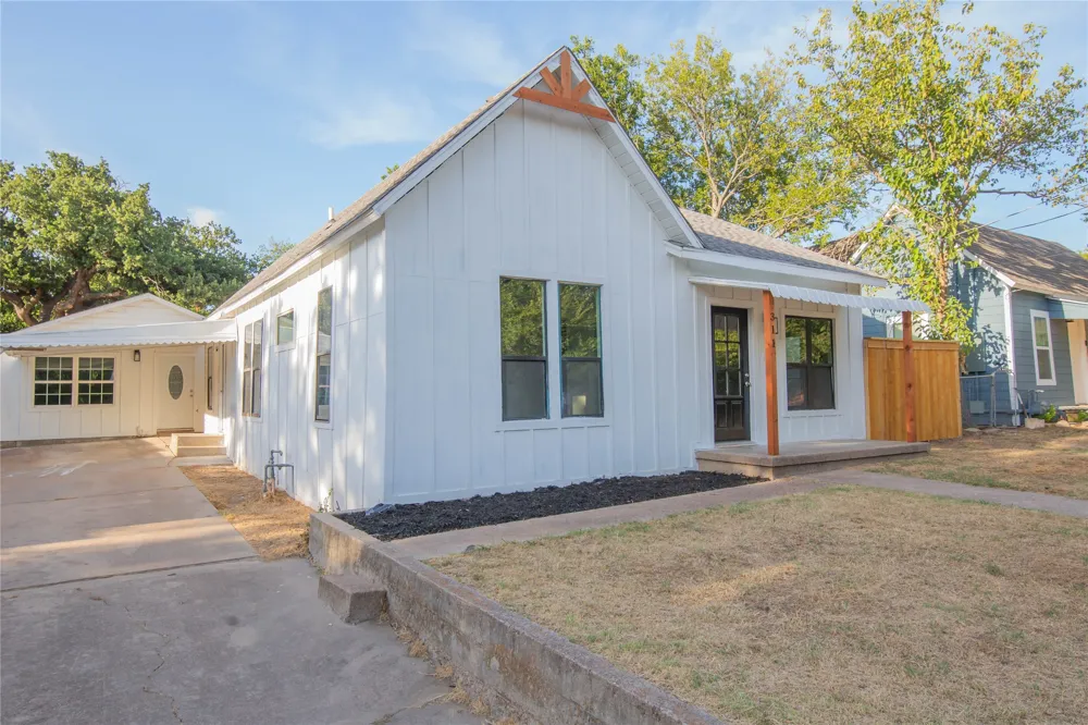311 Throckmorton Weatherford, TX 76086