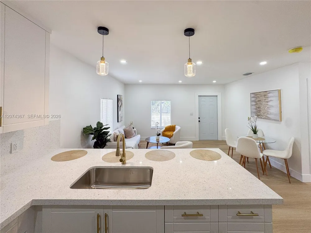 1300 NW 42nd St Miami, FL 33142