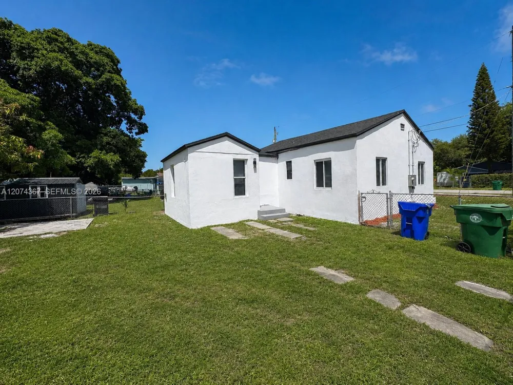 1300 NW 42nd St Miami, FL 33142