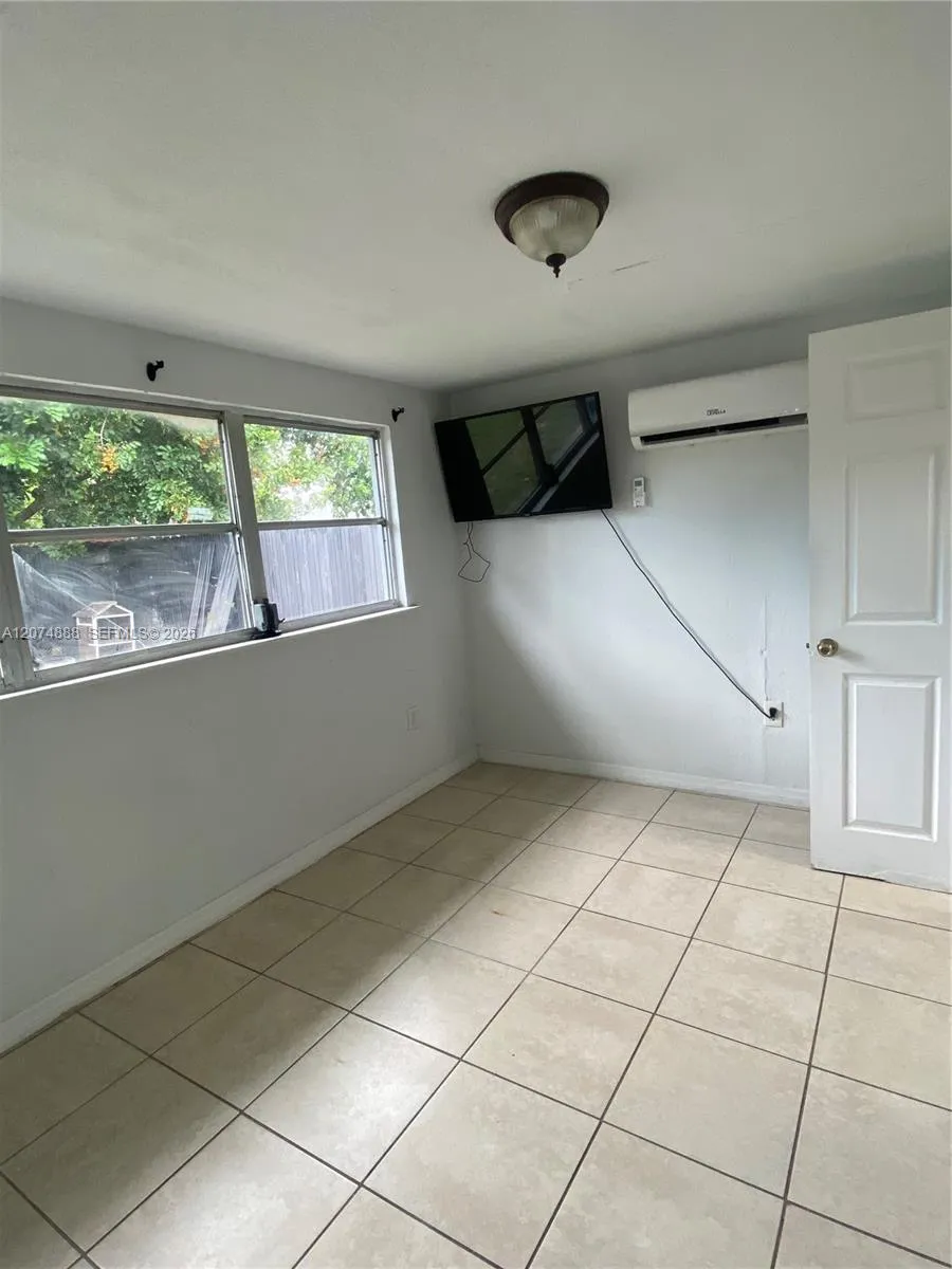 1111 VINEYARD ST #- Lehigh Acres, FL 33936