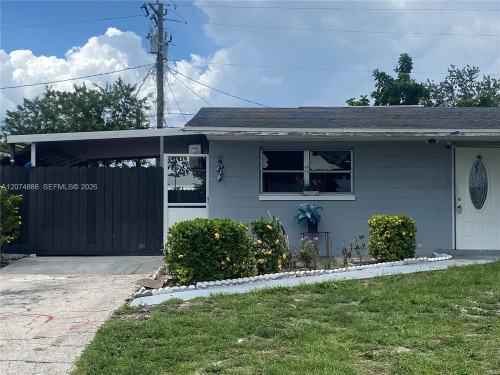 1111 VINEYARD ST #- Lehigh Acres, FL 33936