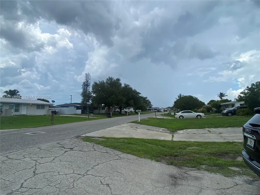 1111 VINEYARD ST #- Lehigh Acres, FL 33936