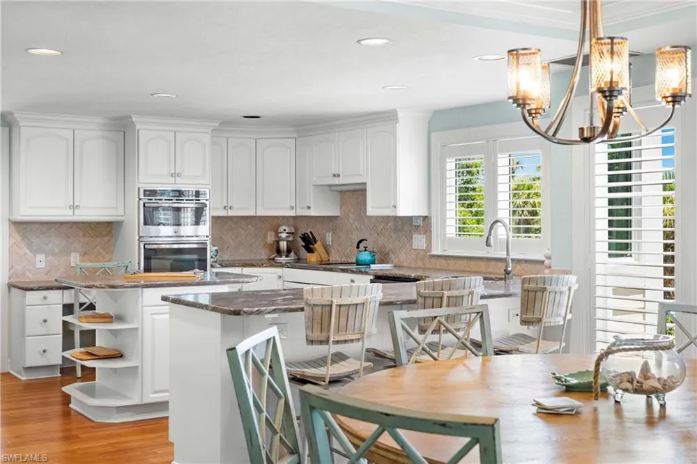 408 Bella Vista Way E Sanibel, FL 33957