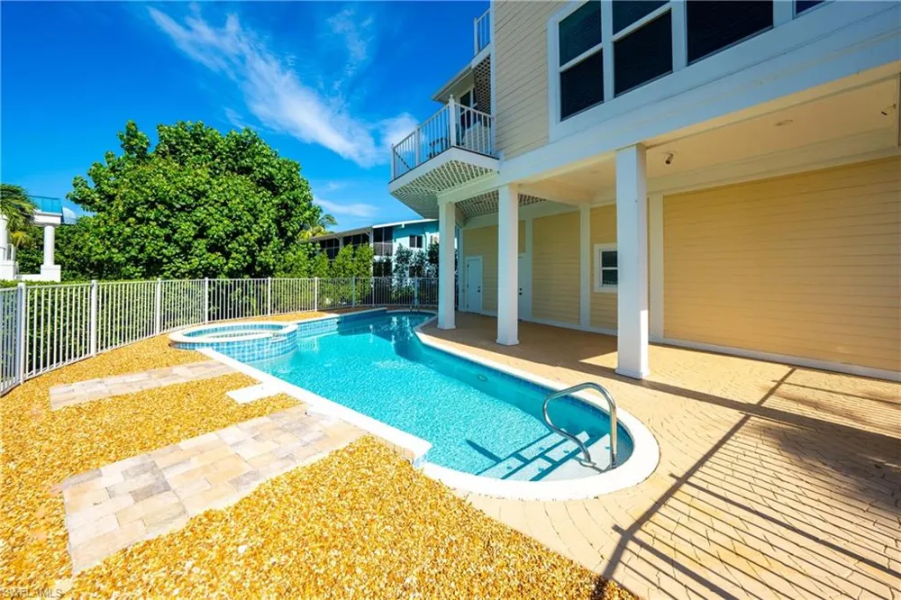 408 Bella Vista Way E Sanibel, FL 33957
