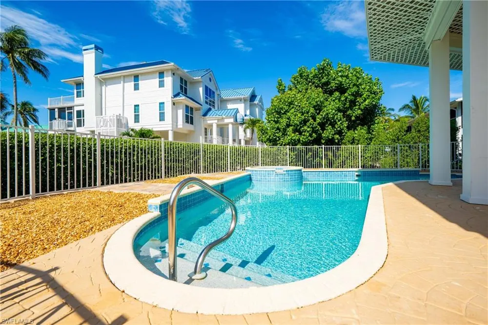 408 Bella Vista Way E Sanibel, FL 33957