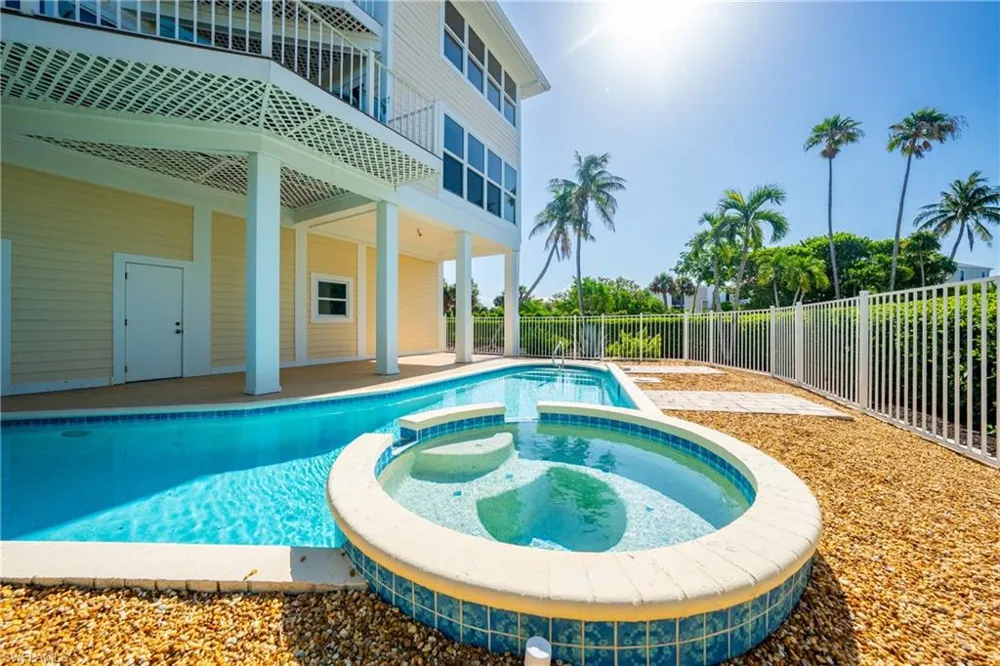 408 Bella Vista Way E Sanibel, FL 33957