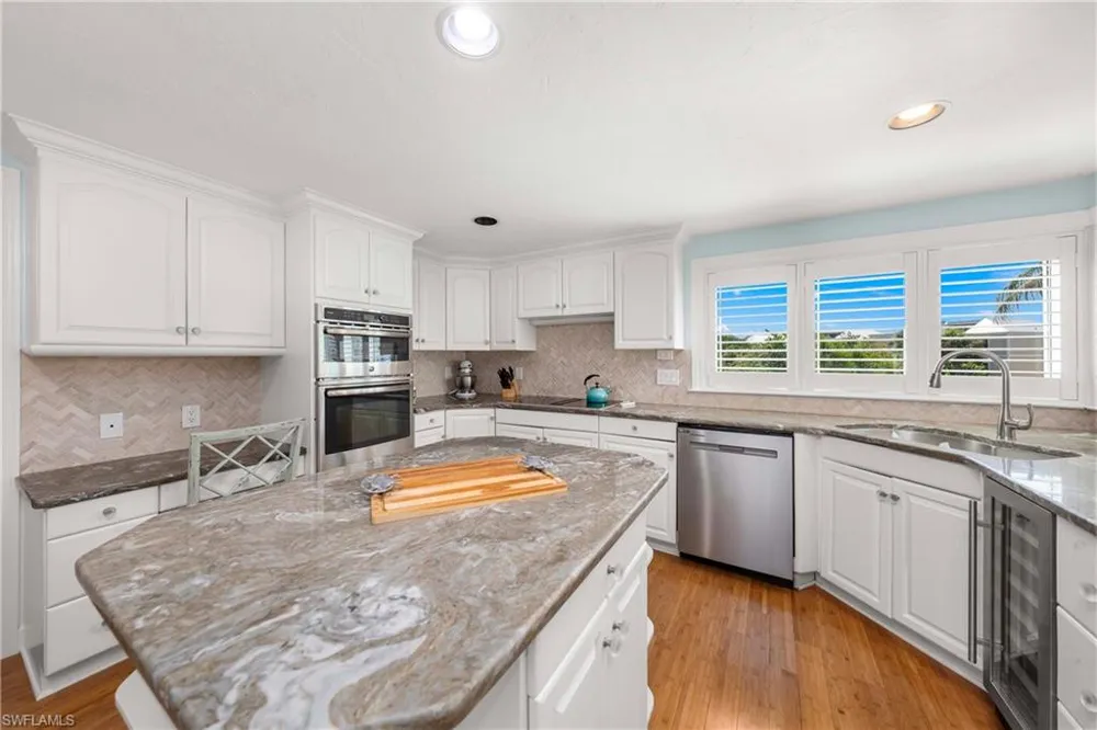 408 Bella Vista Way E Sanibel, FL 33957
