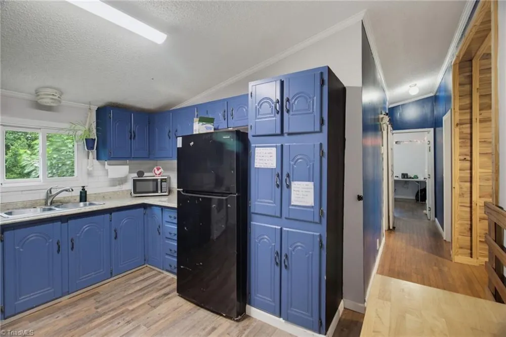 1352 Gravitte Road Pilot Mountain, NC 27041