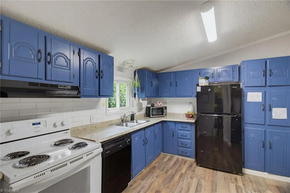 1352 Gravitte Road Pilot Mountain, NC 27041