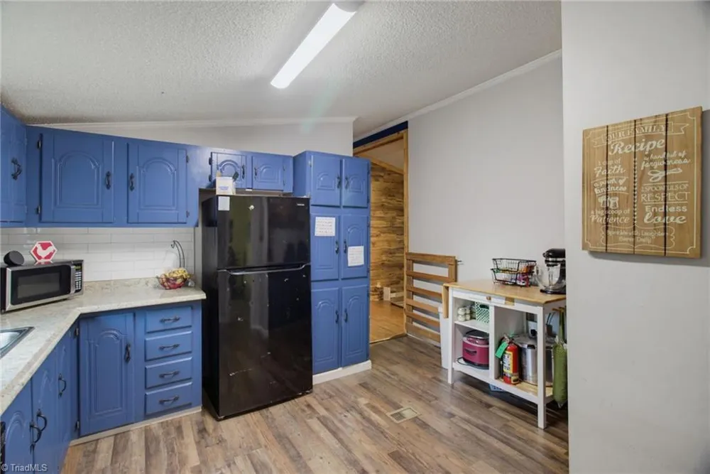 1352 Gravitte Road Pilot Mountain, NC 27041