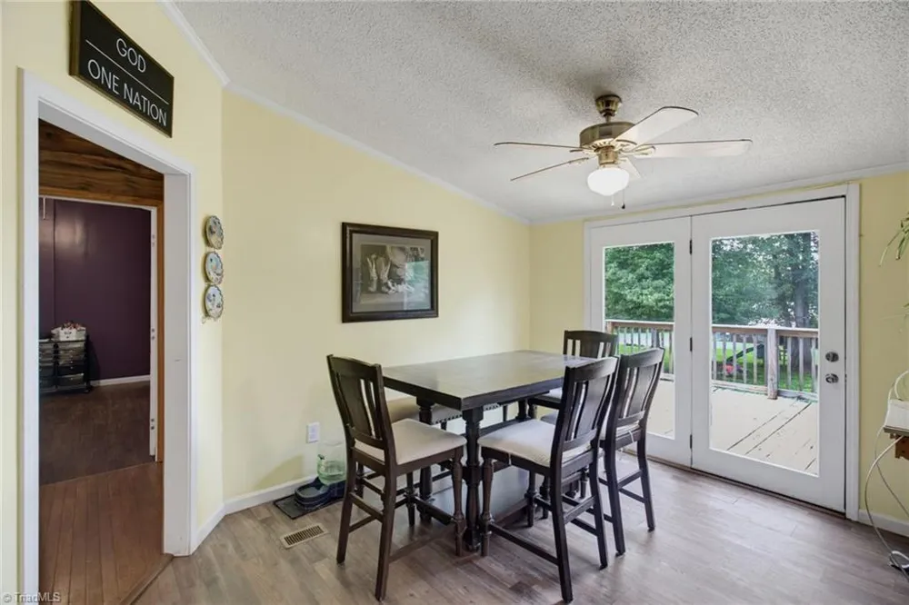 1352 Gravitte Road Pilot Mountain, NC 27041