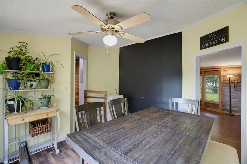 1352 Gravitte Road Pilot Mountain, NC 27041