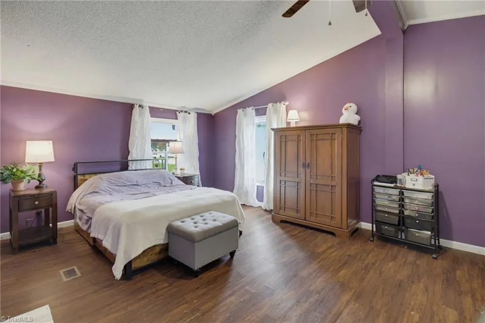 1352 Gravitte Road Pilot Mountain, NC 27041