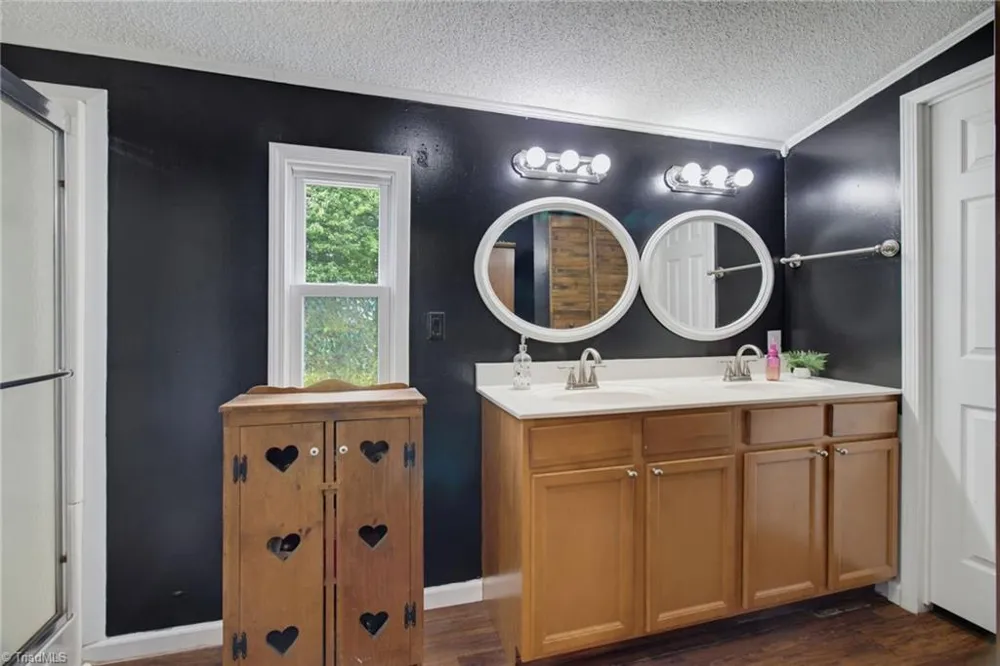 1352 Gravitte Road Pilot Mountain, NC 27041