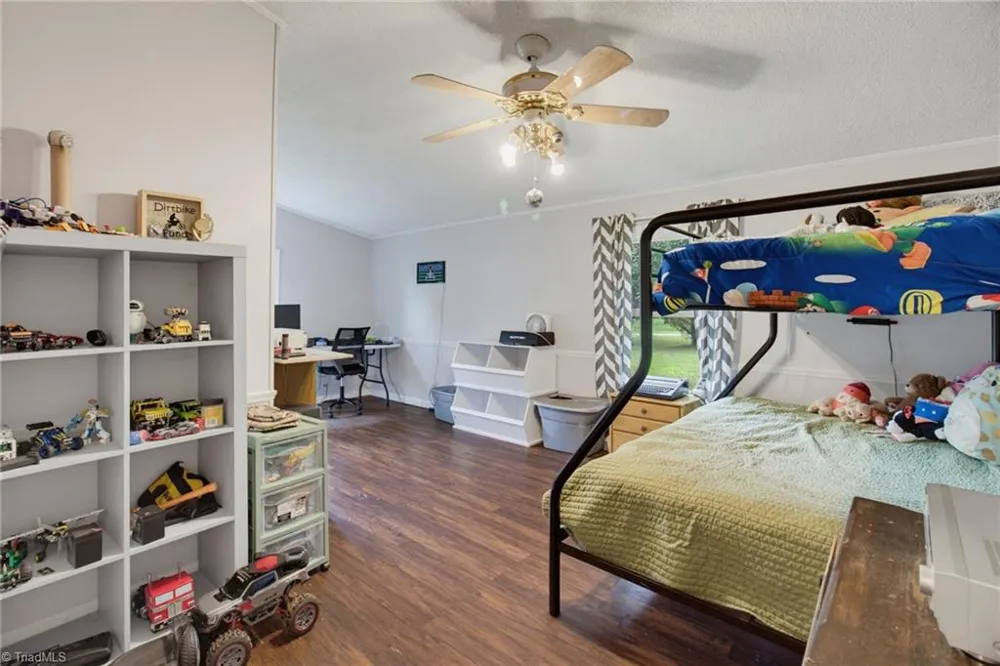 1352 Gravitte Road Pilot Mountain, NC 27041