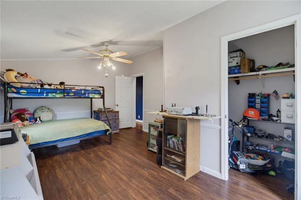 1352 Gravitte Road Pilot Mountain, NC 27041