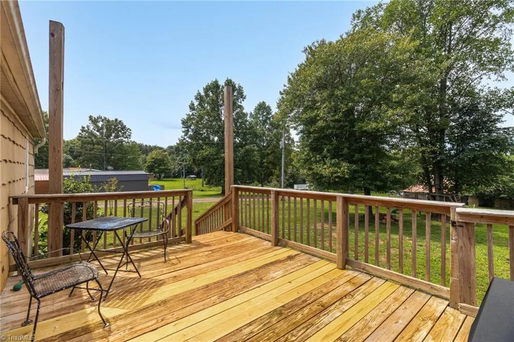 1352 Gravitte Road Pilot Mountain, NC 27041