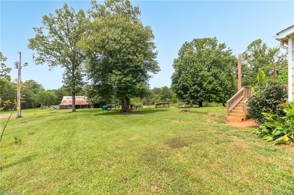 1352 Gravitte Road Pilot Mountain, NC 27041