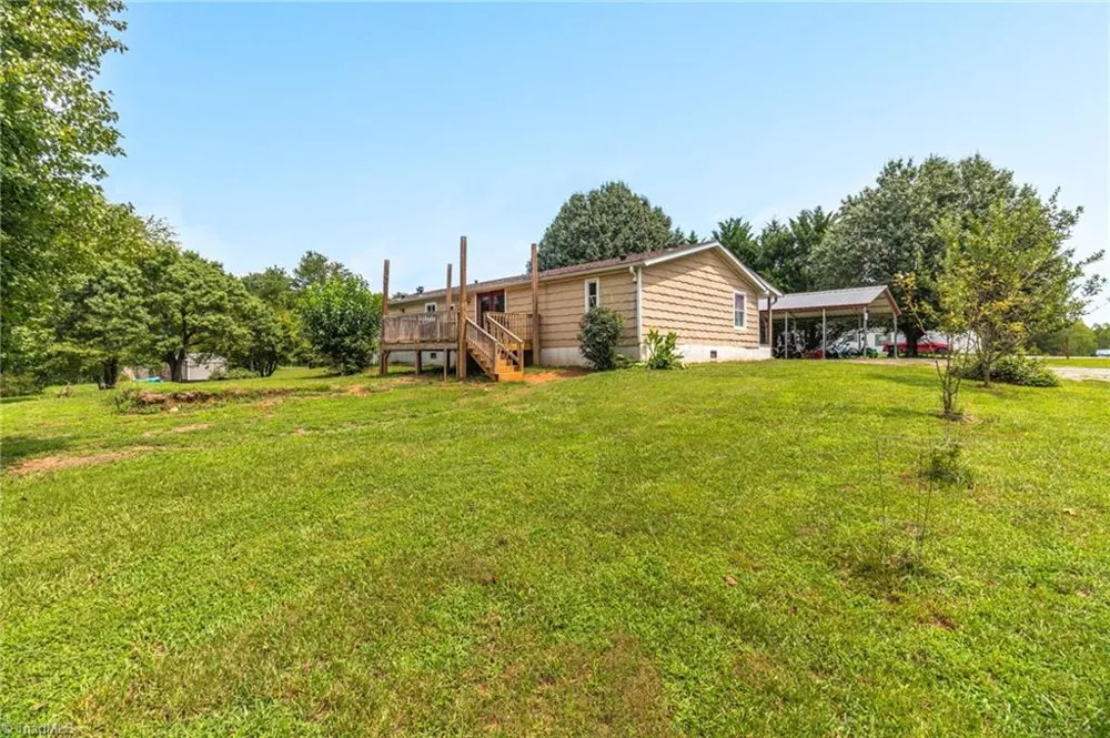 1352 Gravitte Road Pilot Mountain, NC 27041