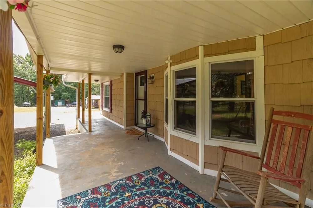 1352 Gravitte Road Pilot Mountain, NC 27041