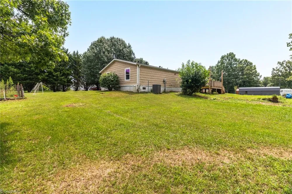 1352 Gravitte Road Pilot Mountain, NC 27041