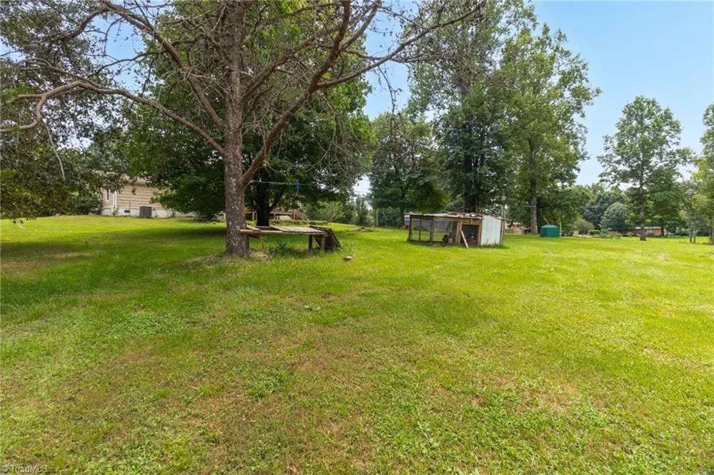 1352 Gravitte Road Pilot Mountain, NC 27041