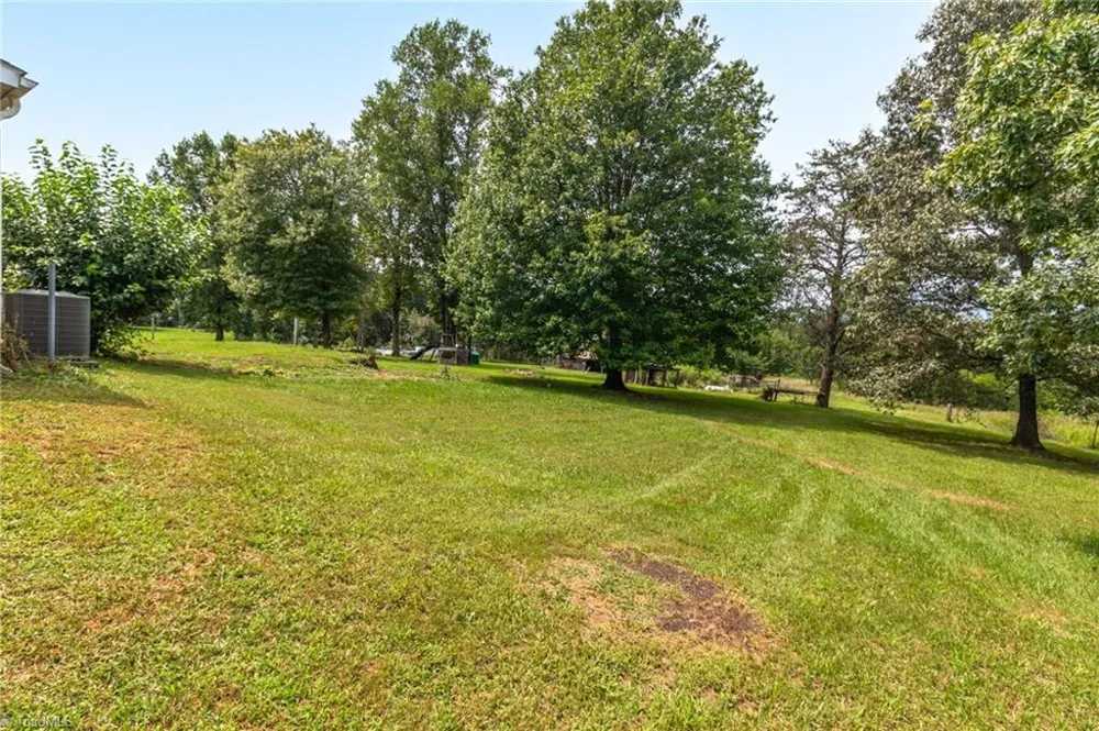 1352 Gravitte Road Pilot Mountain, NC 27041