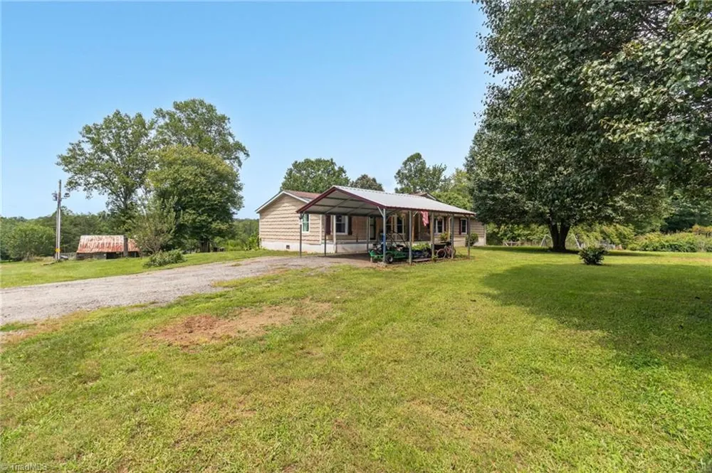 1352 Gravitte Road Pilot Mountain, NC 27041