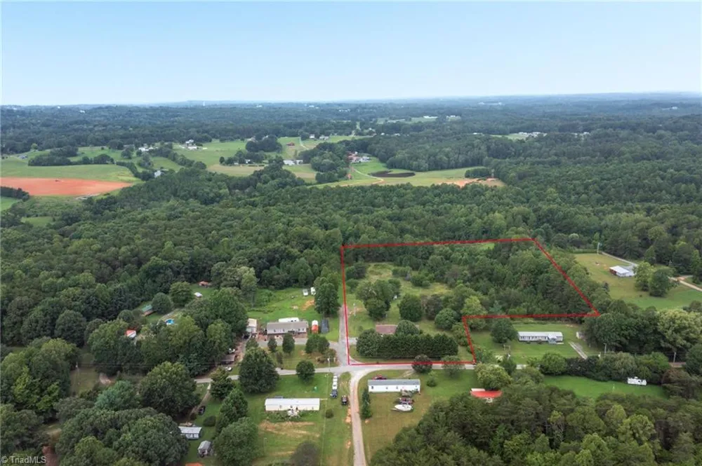 1352 Gravitte Road Pilot Mountain, NC 27041
