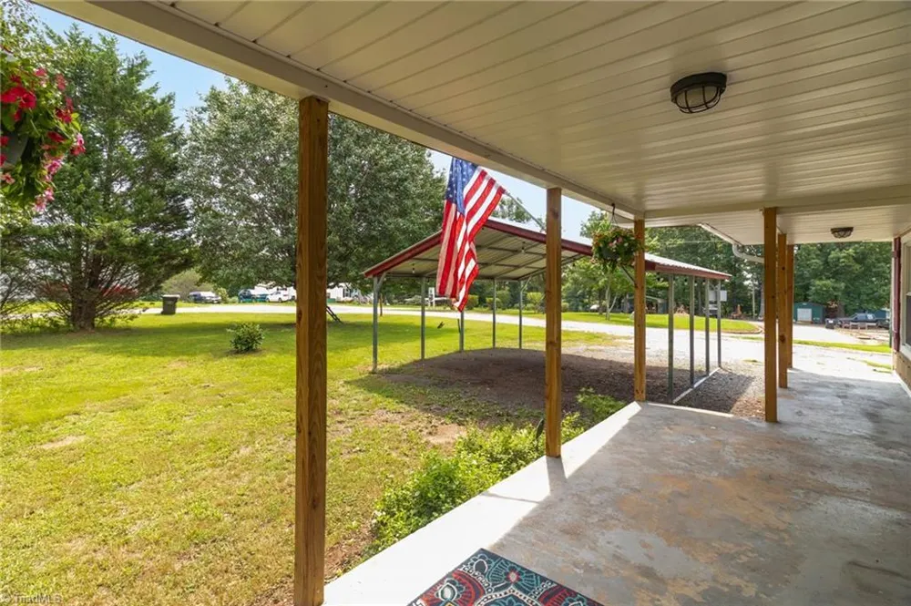 1352 Gravitte Road Pilot Mountain, NC 27041